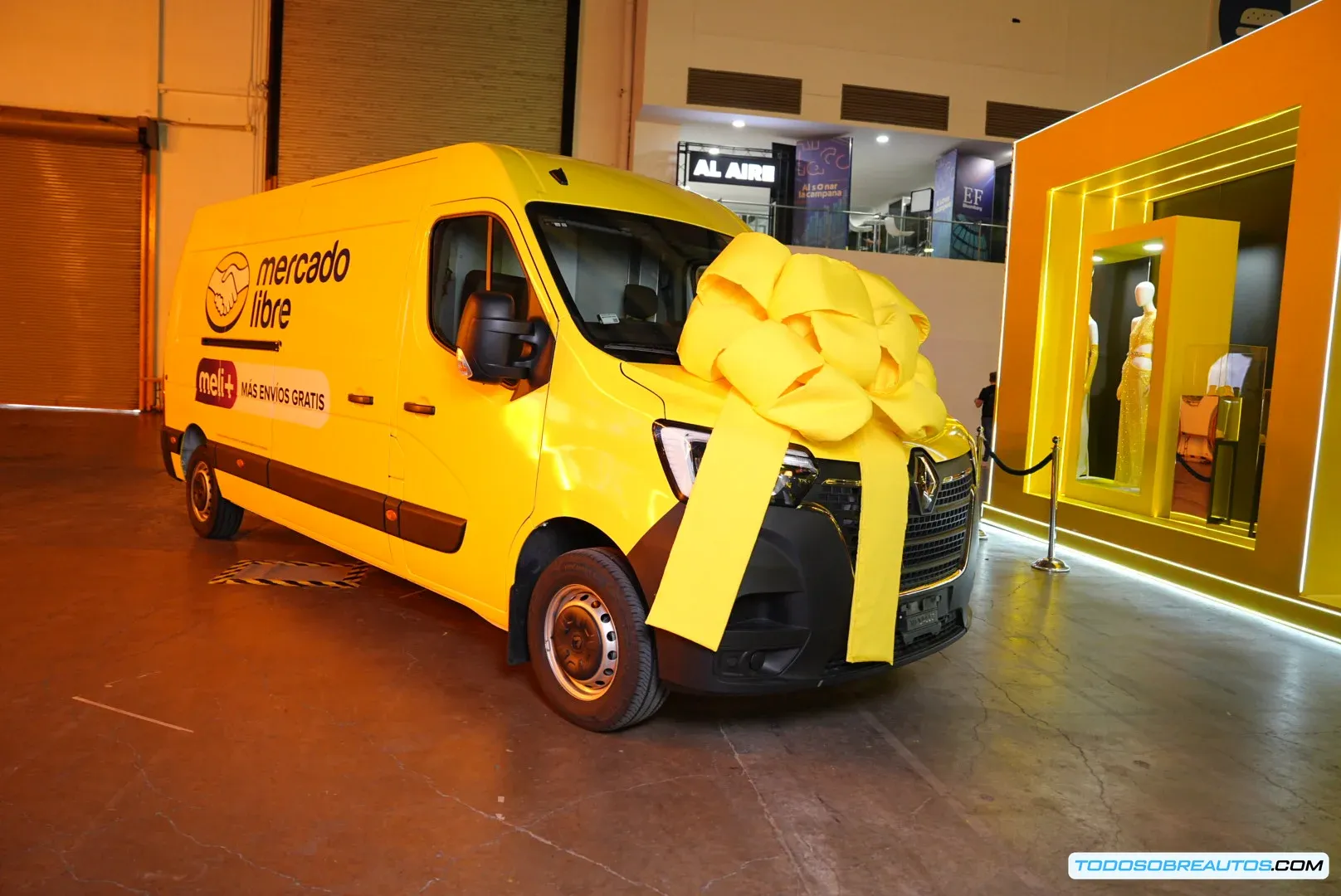 Entrega de las unidades Renault Master a Mercado Libre en el Mercado Libre Experience.
