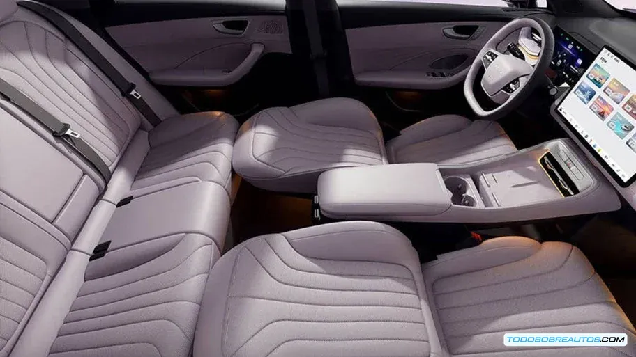 Interior del Roewe M7 DMH 2026