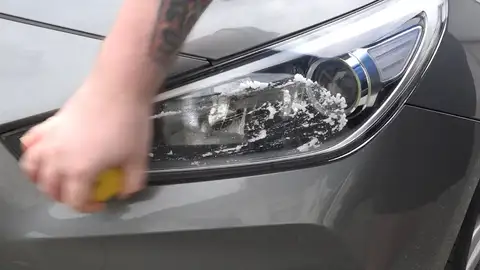 Pulir Faros Con Naranja Y Bicarbonato
