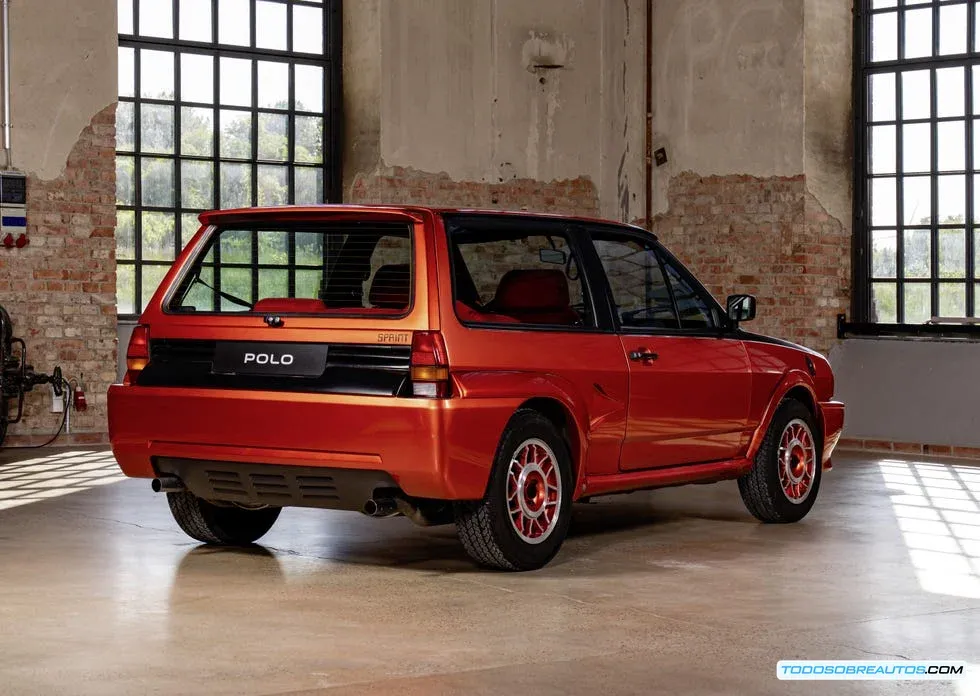 Volkswagen Polo Sprint Concept, mostrando su diseño y color naranja.