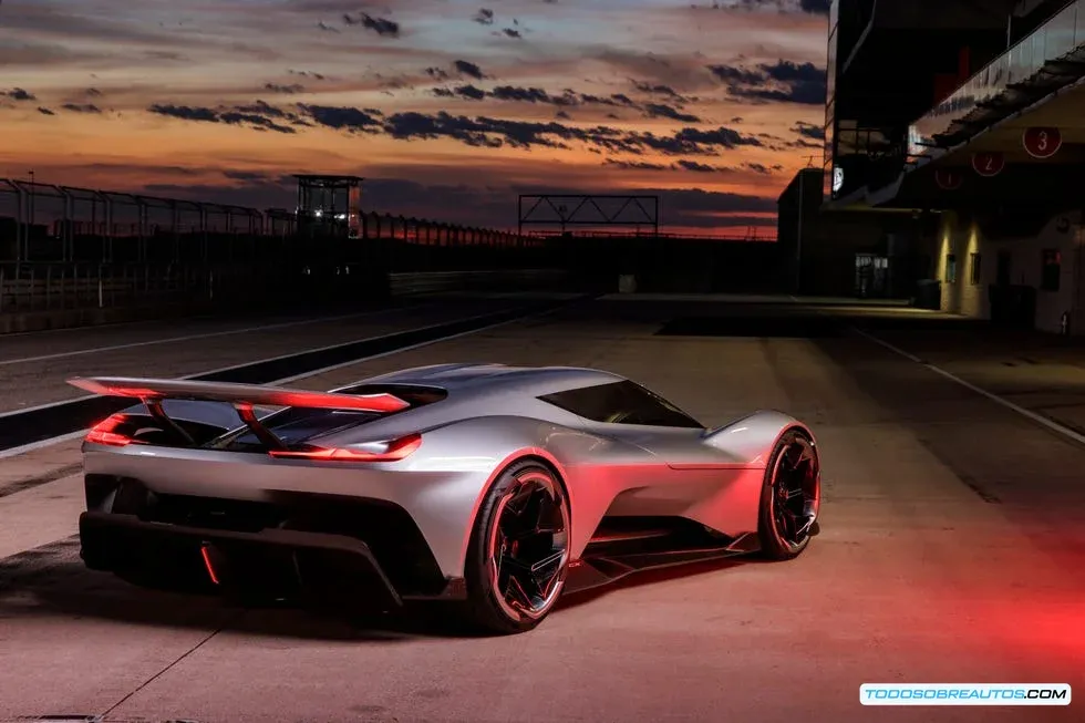 Corvette CX vista trasera 3/4