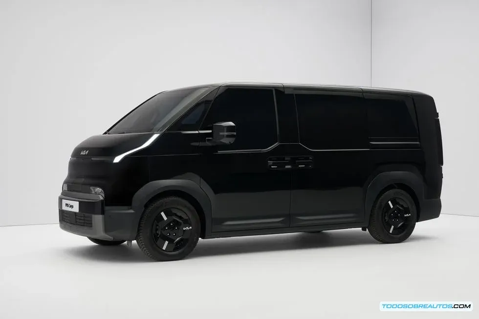 Kia PV5 Cargo, color negro