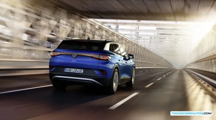 Imagen trasera del Volkswagen ID.4, mostrando detalles de diseño.