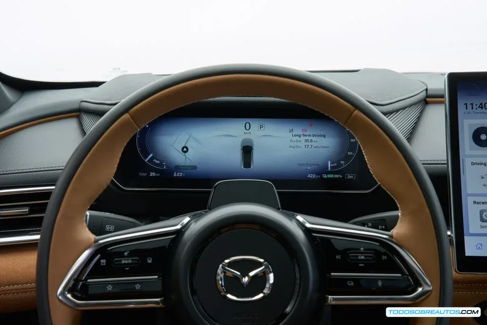 Imagen del maletero y del compartimento delantero (frunk) del Mazda6e.