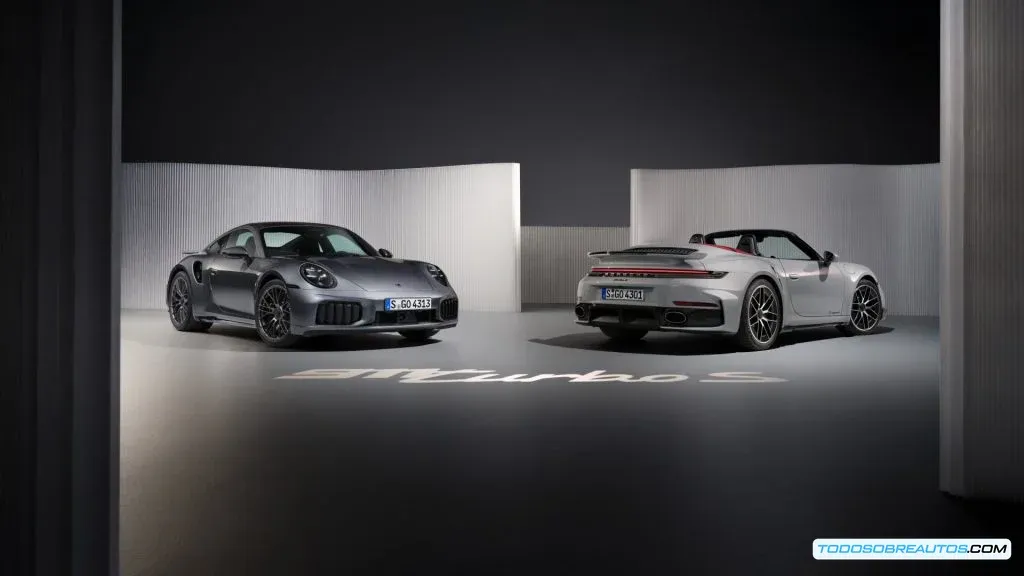 Porsche 911 Turbo S T-Hybrid en movimiento.