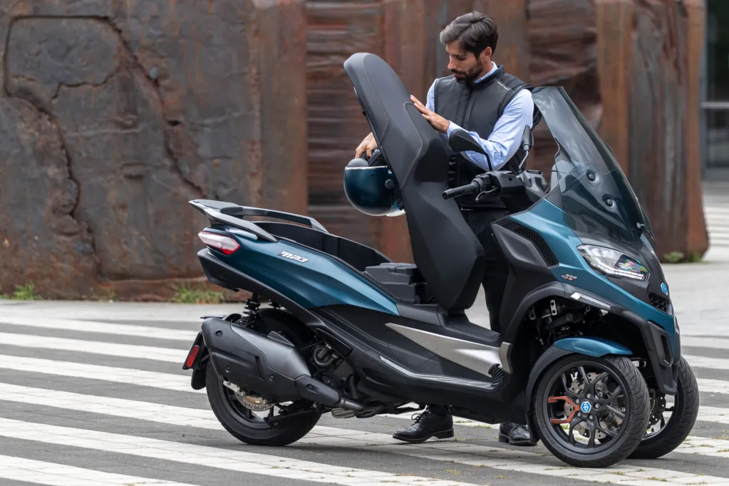 2024 Piaggio MP3 530 Exclusive HPE
