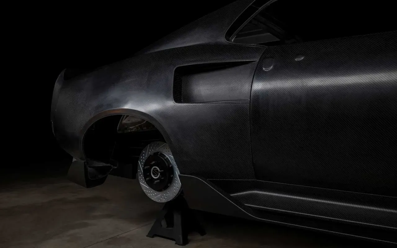 Scorched Mustang 69 fibra de carbono