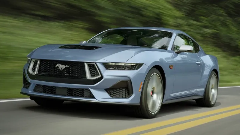 Ford Mustang híbrido 2026