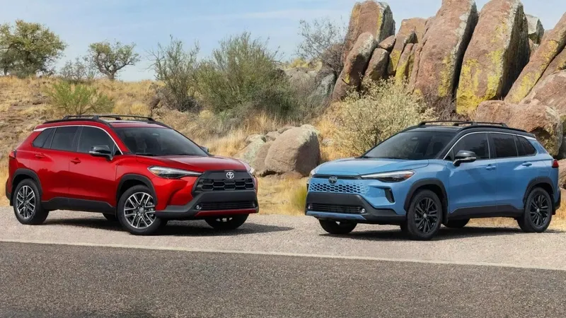 Toyota Corolla Cross 2026 estrena pantalla de 10.5 pulgadas y nuevos colores