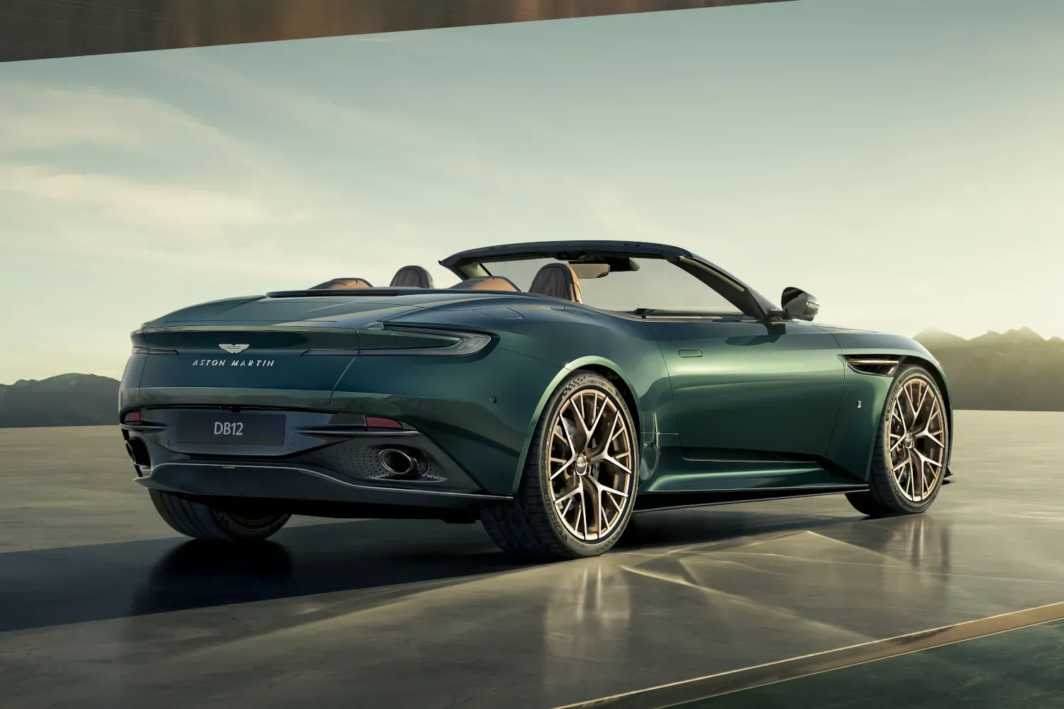 60 años de los Aston Martin Volante: Seis décadas de elegancia a cielo abierto