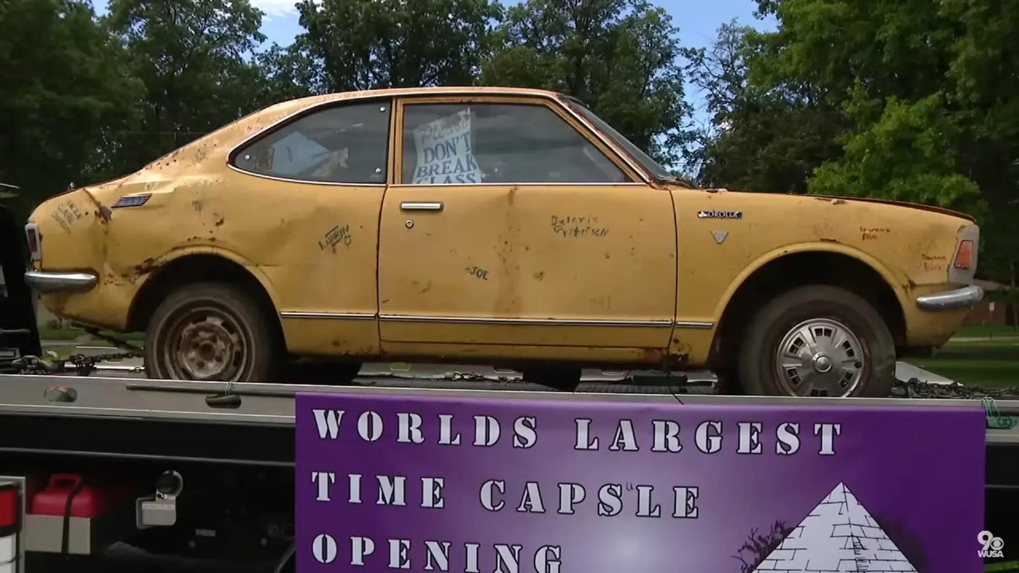Encuentran un Chevrolet Vega de 1975 impecable que había estado enterrado 50 años en la 'Cápsula del Tiempo'