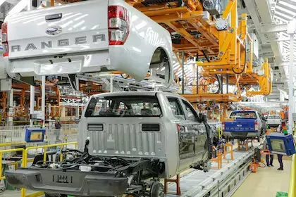 Así es la planta de una automotriz en donde se fabrica una de las pick-up