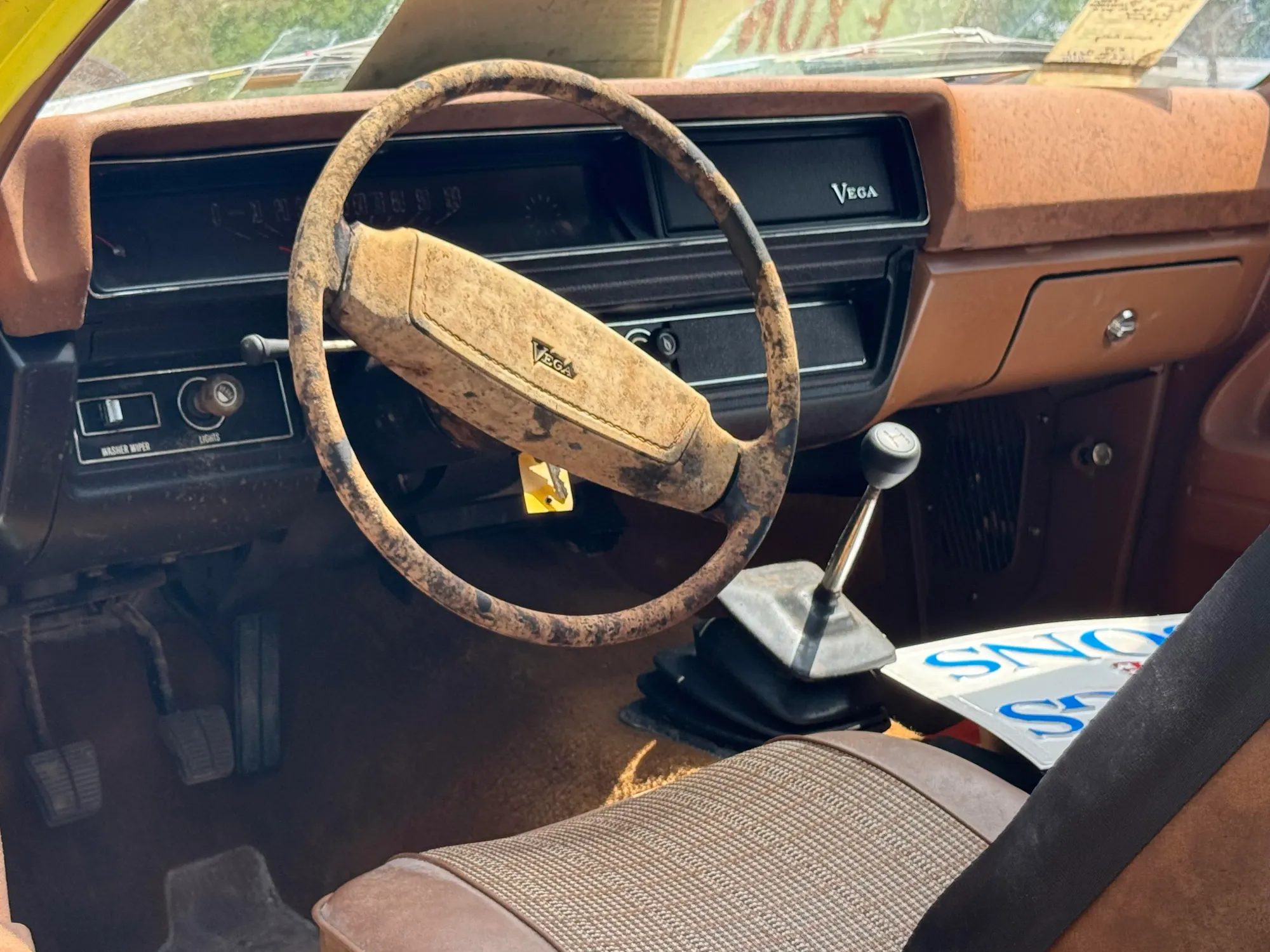 La infame cápsula del tiempo Vega de 1975 Interior