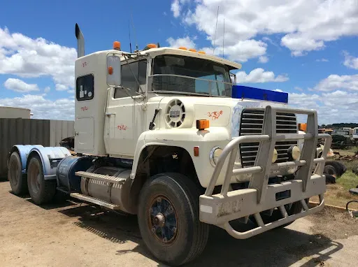 Ford Louisville L9000 Truck