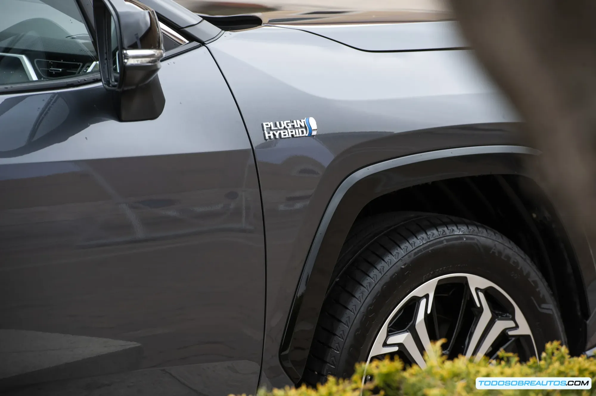 Híbrido enchufable en carretera