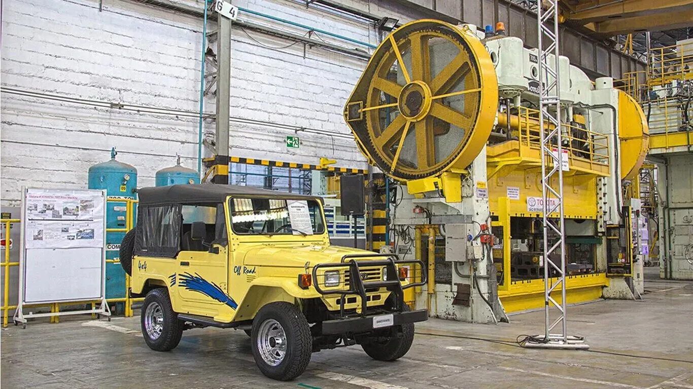 Toyota lleva 90 años usando una megaprensa de 700 toneladas para fabricar coches