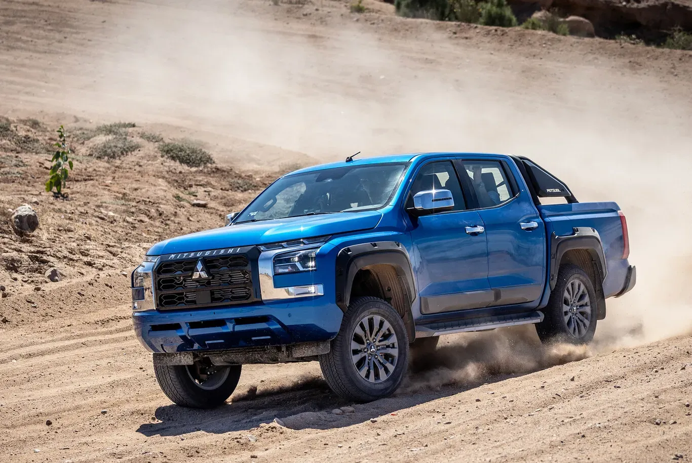 Mitsubishi L200 2025, la probamos en serio: una voraz máquina off-road, ahora con buenos modales