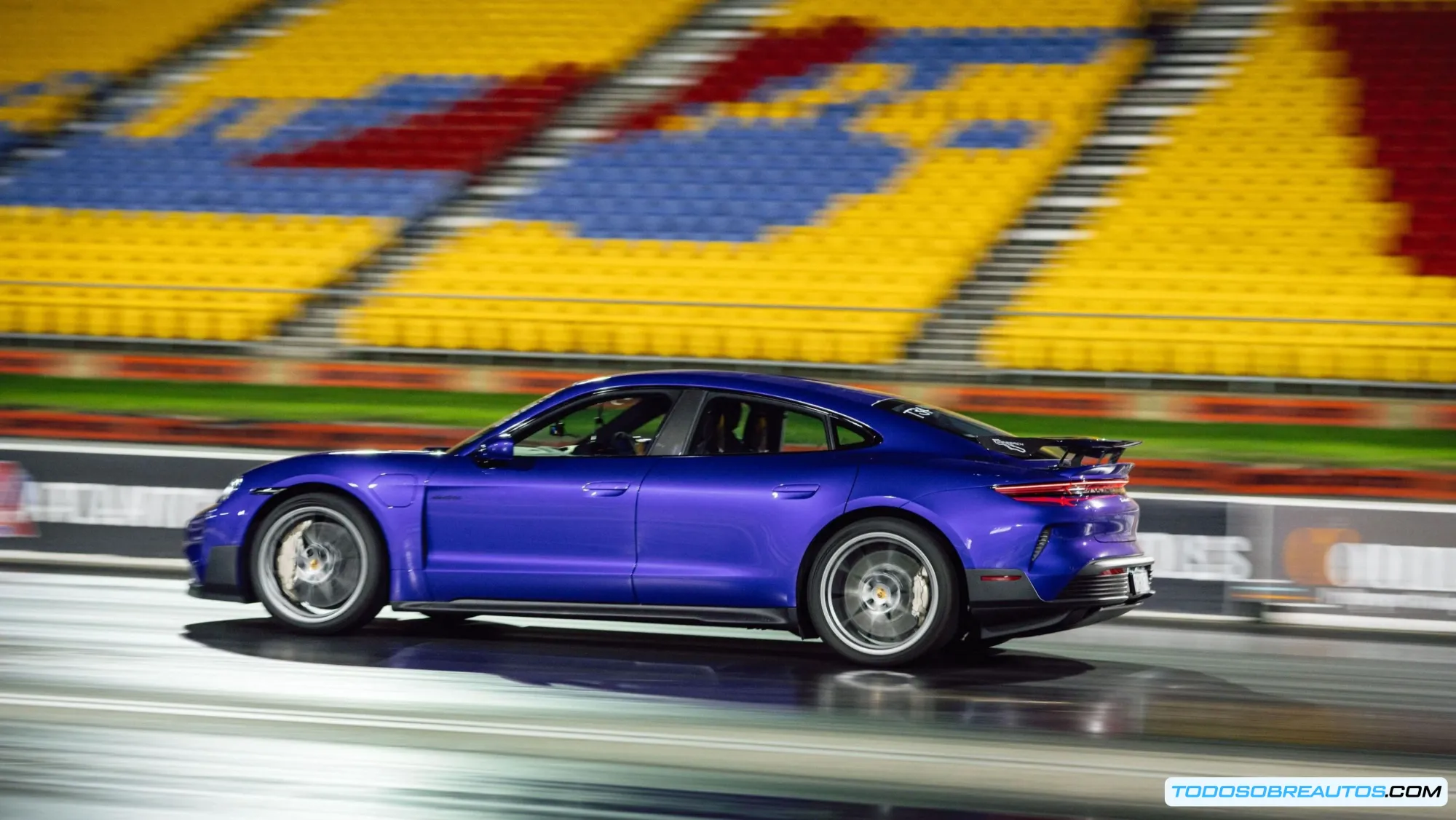 Porsche Taycan Turbo GT en el Sydney Dragway