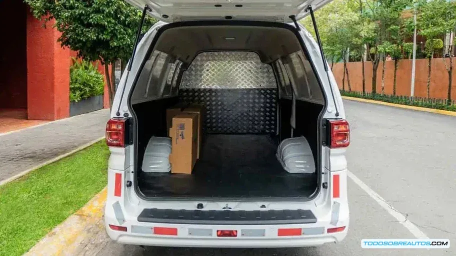 Exterior de la Dongfeng M3 2025 versión van