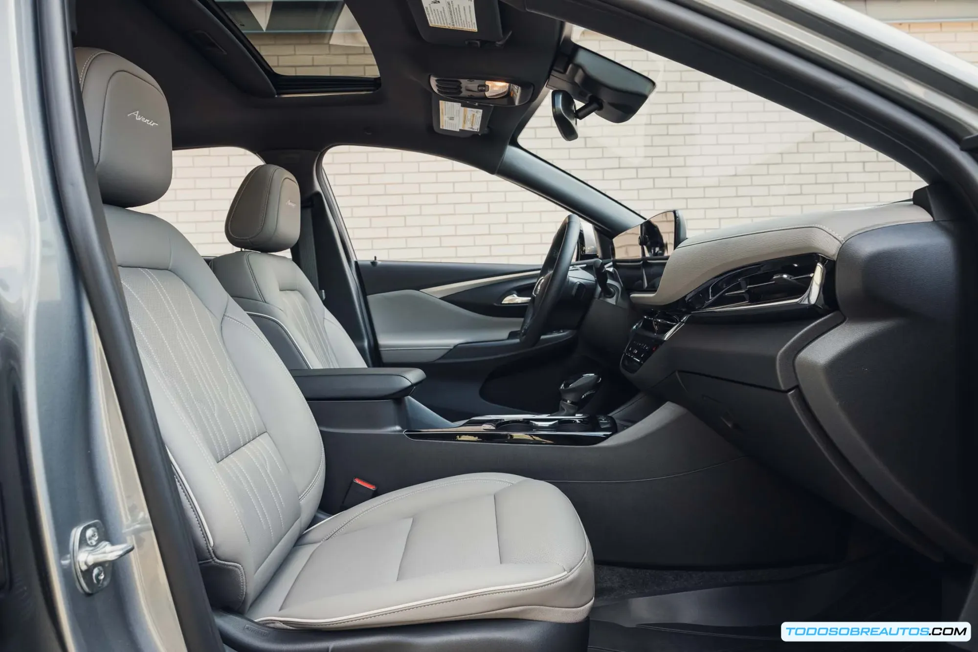 Interior lujoso y confortable del Buick Envista 2025.