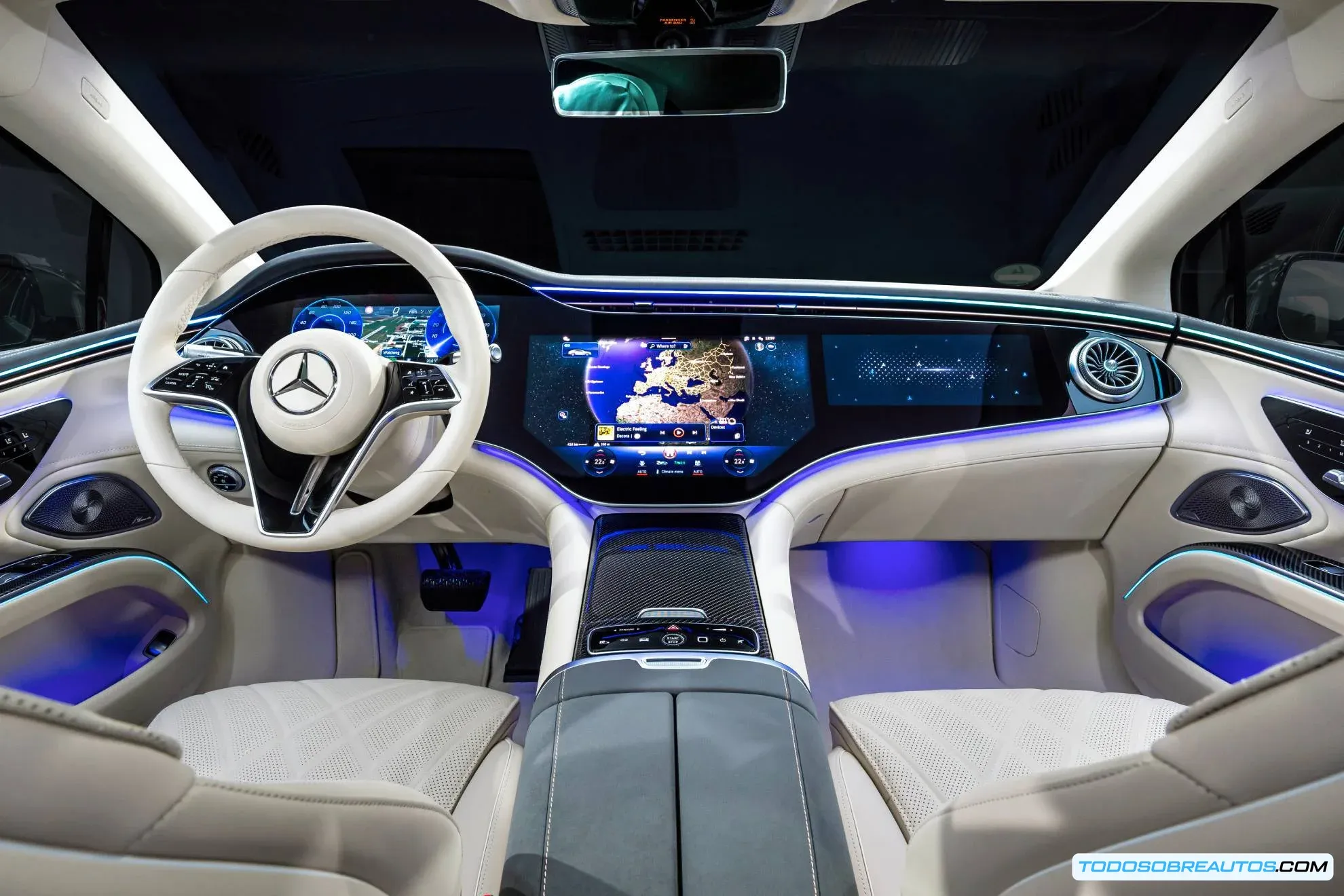 Mercedes EQS 450+ 2025, vista lateral mostrando su diseño aerodinámico