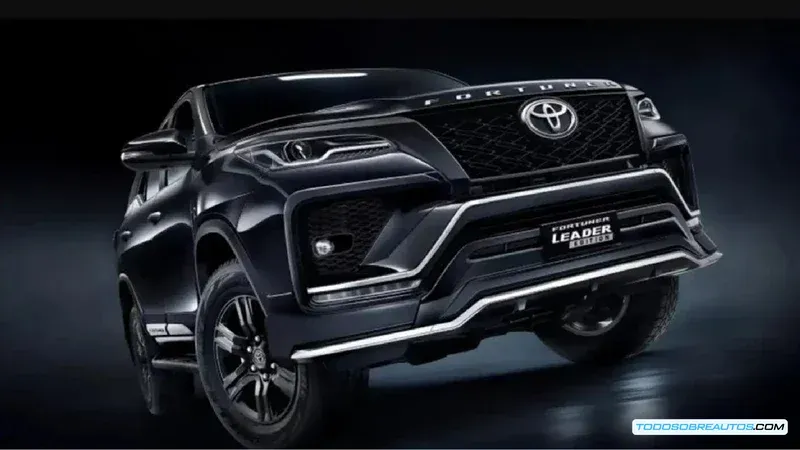 Detalles de la parrilla y faros de la Toyota Fortuner Leader Edition