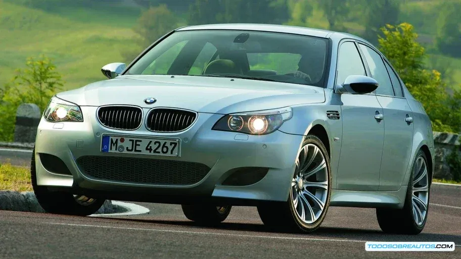 BMW 328 en una carrera