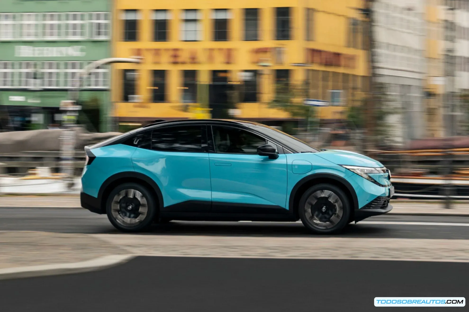 Pantalla del sistema NissanConnect con Google integrado