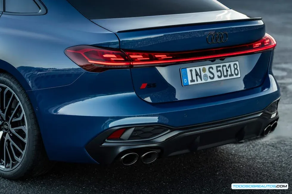 Parte trasera del Audi S5 2025