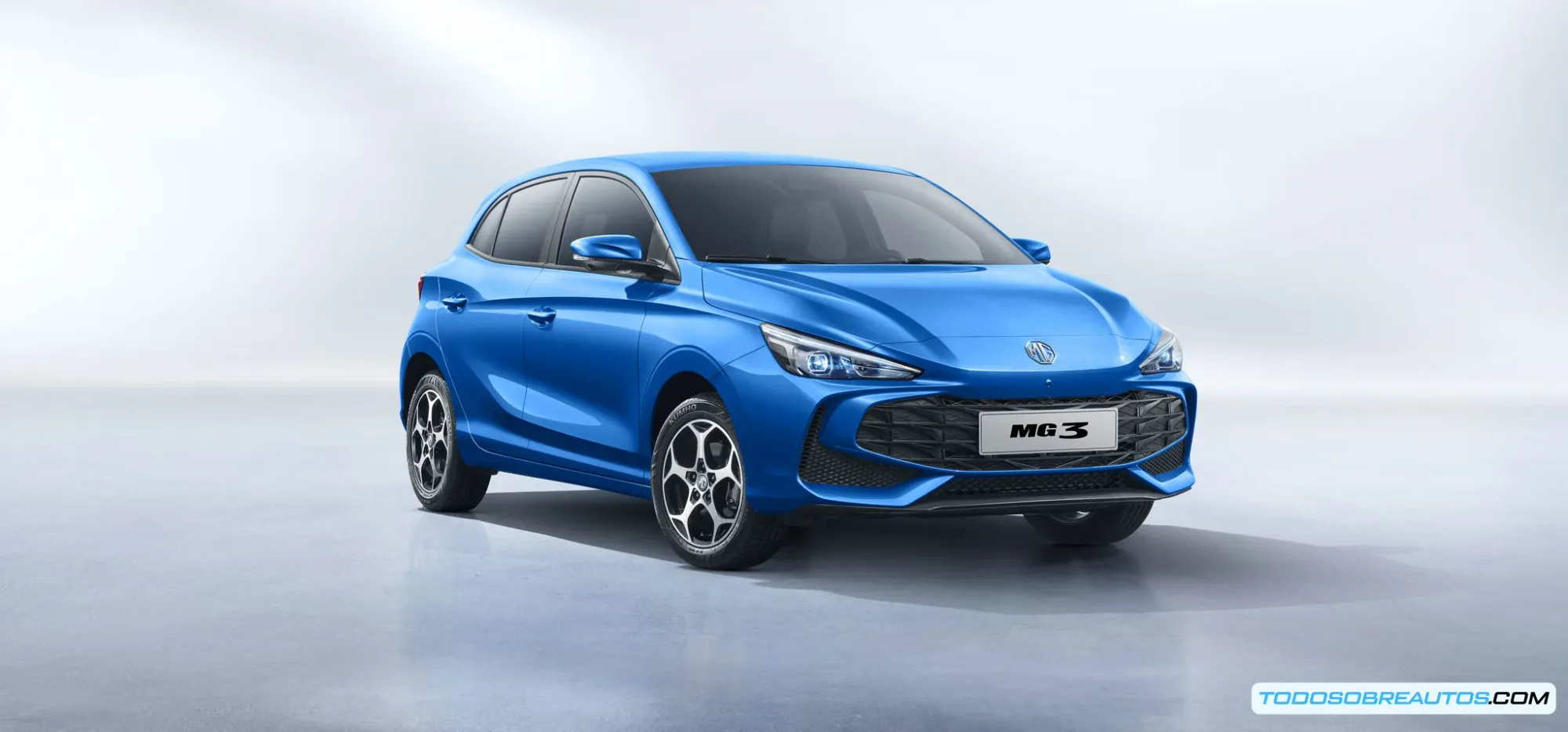 Primer plano de un coche de la marca china MG