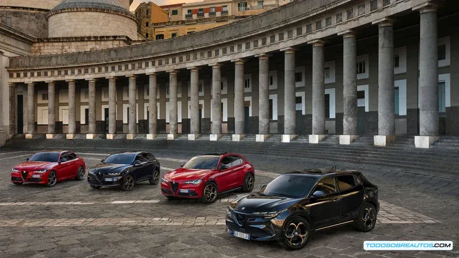 Primer plano del frontal del Alfa Romeo Tonale, resaltando su parrilla y faros.