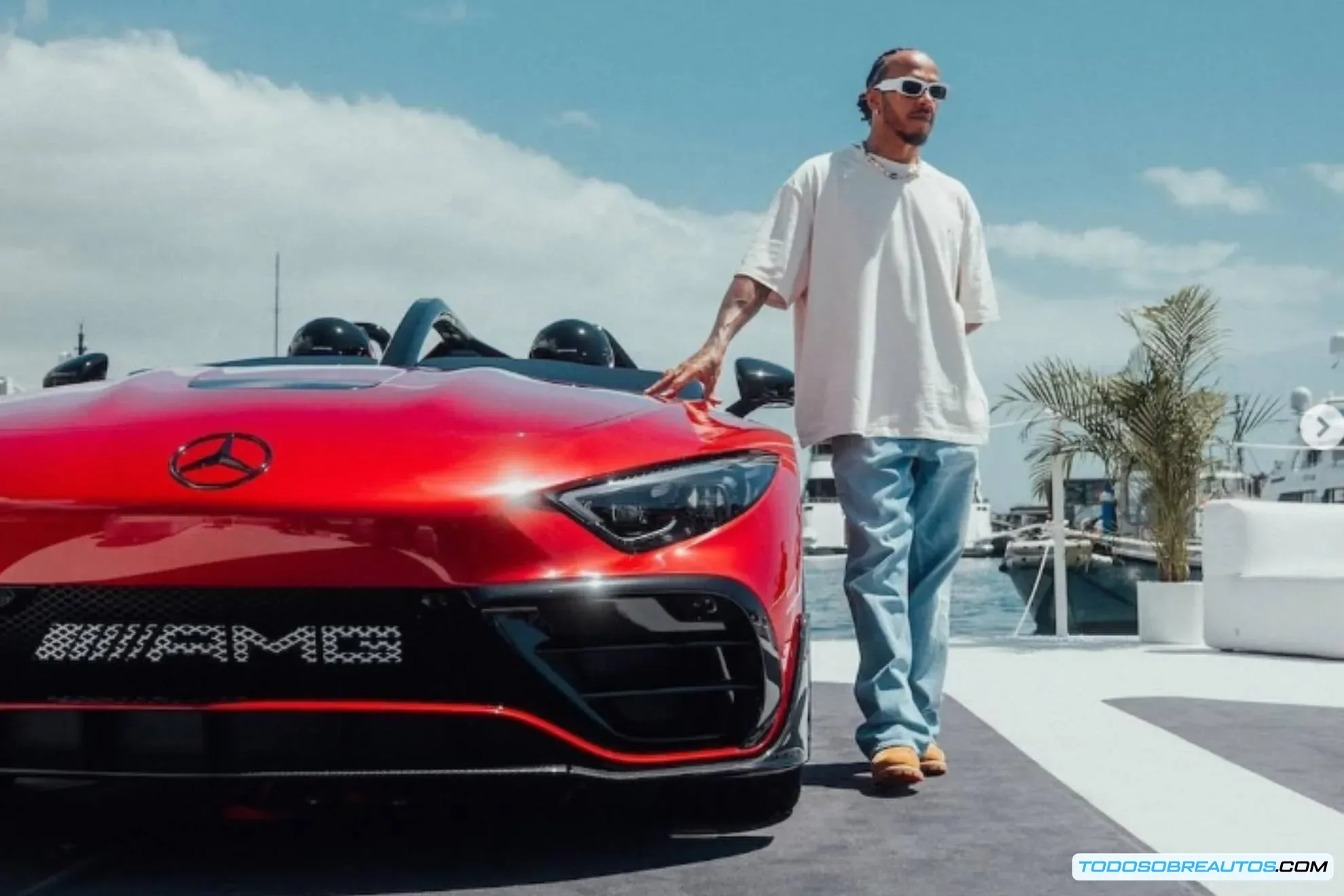 Varios superdeportivos de la colección de Lewis Hamilton