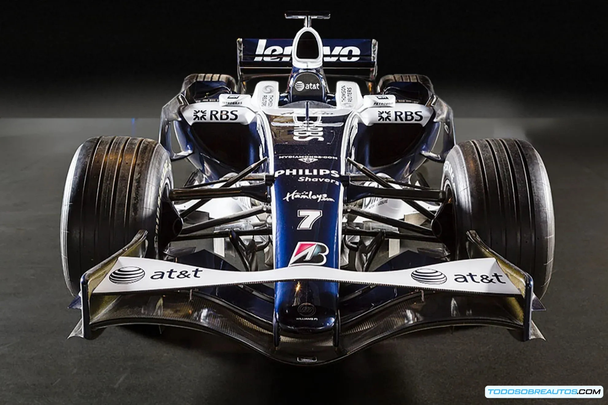 Primer plano del Williams FW30 mostrando detalles de su diseño.