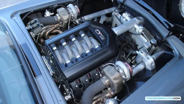 Motor Ford 5.0L V8 Coyote Twin-Turbo del Thunderbird 1955 Restomod