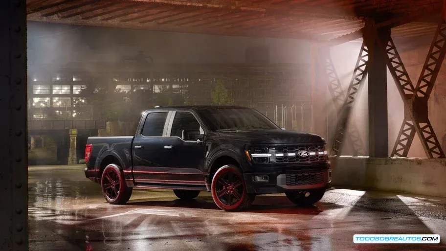 Imagen de una Ford F-150 destacando su diseño.