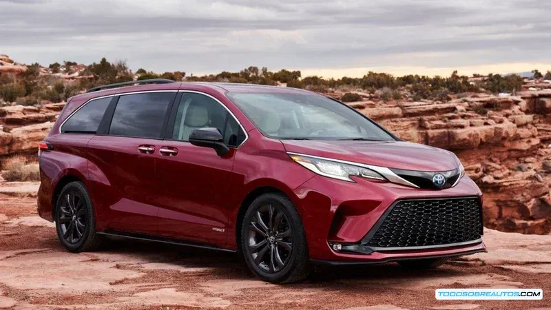 Logotipo de Profeco y Toyota juntos enfatizando la alerta de seguridad.