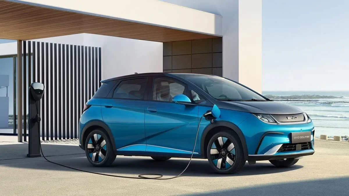 Comprar un coche eléctrico podría ahorrarte hasta 8.300 euros en 4 años, según este estudio