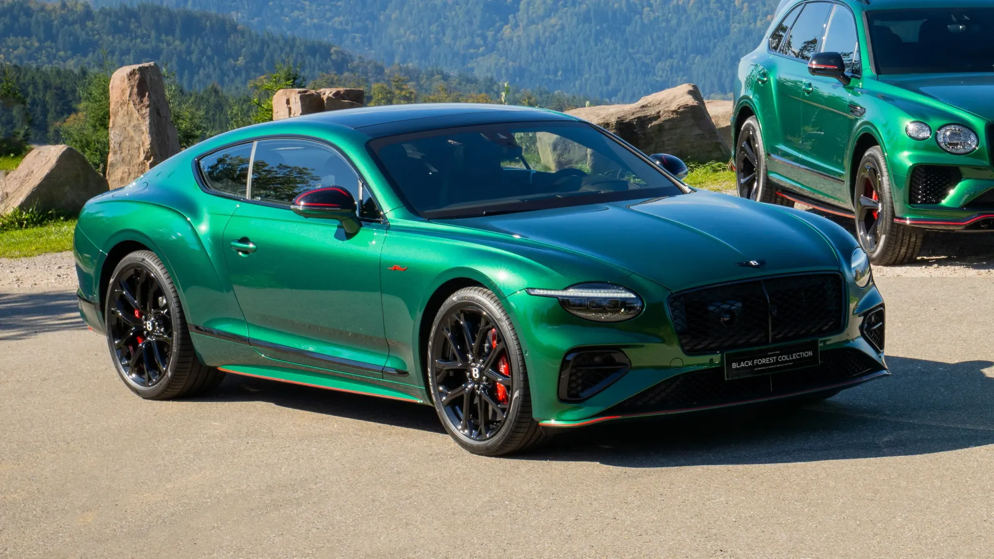 Vehículo Bentley De Color Verde rinde homenaje a Stuttgart