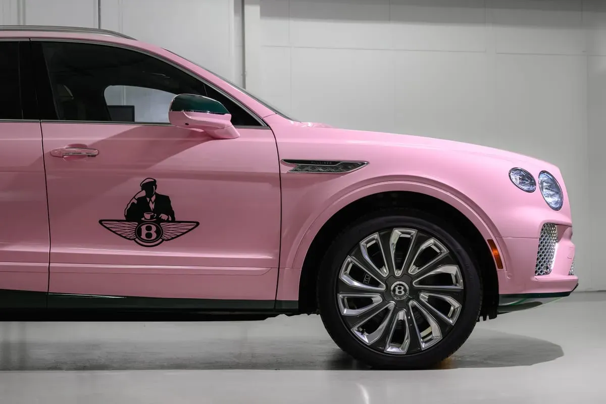 Vehículo Rosado Bentley News 2025