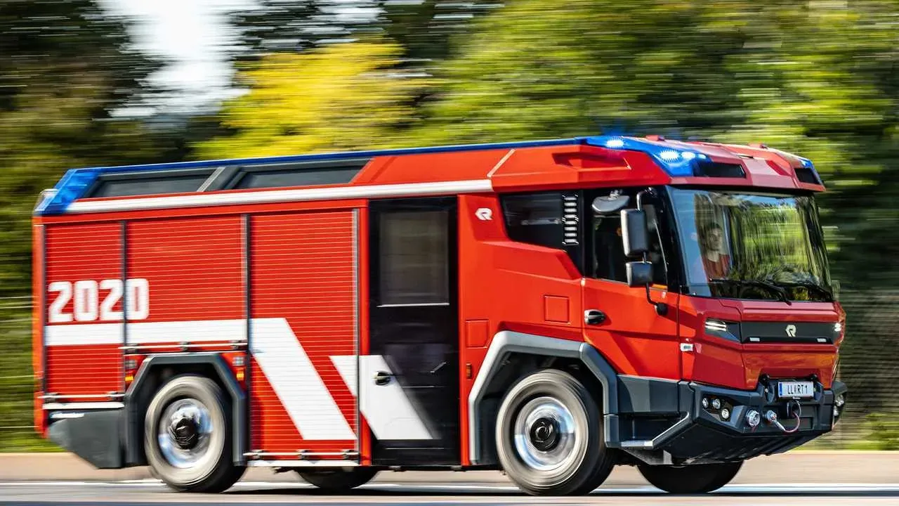 Volvo Penta inicia la producción de E-driveline para el primer camión de bomberos eléctrico