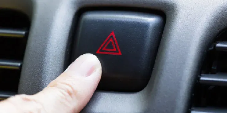 Luces intermitentes: cómo y cuándo usarlas correctamente