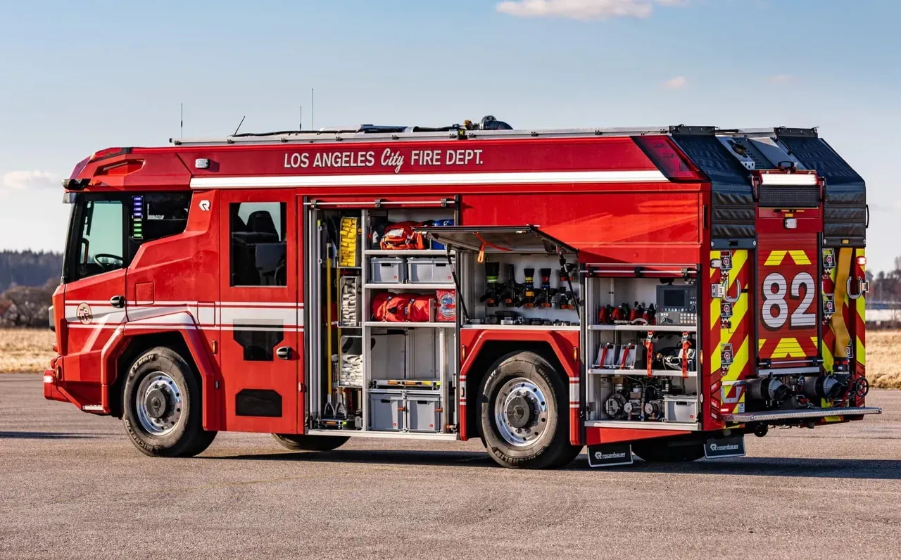 El camión de bomberos del futuro es eléctrico y ya rueda por Los Ángeles