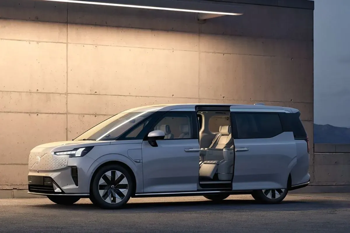 El Volvo EM90 llego a Europa en 2024