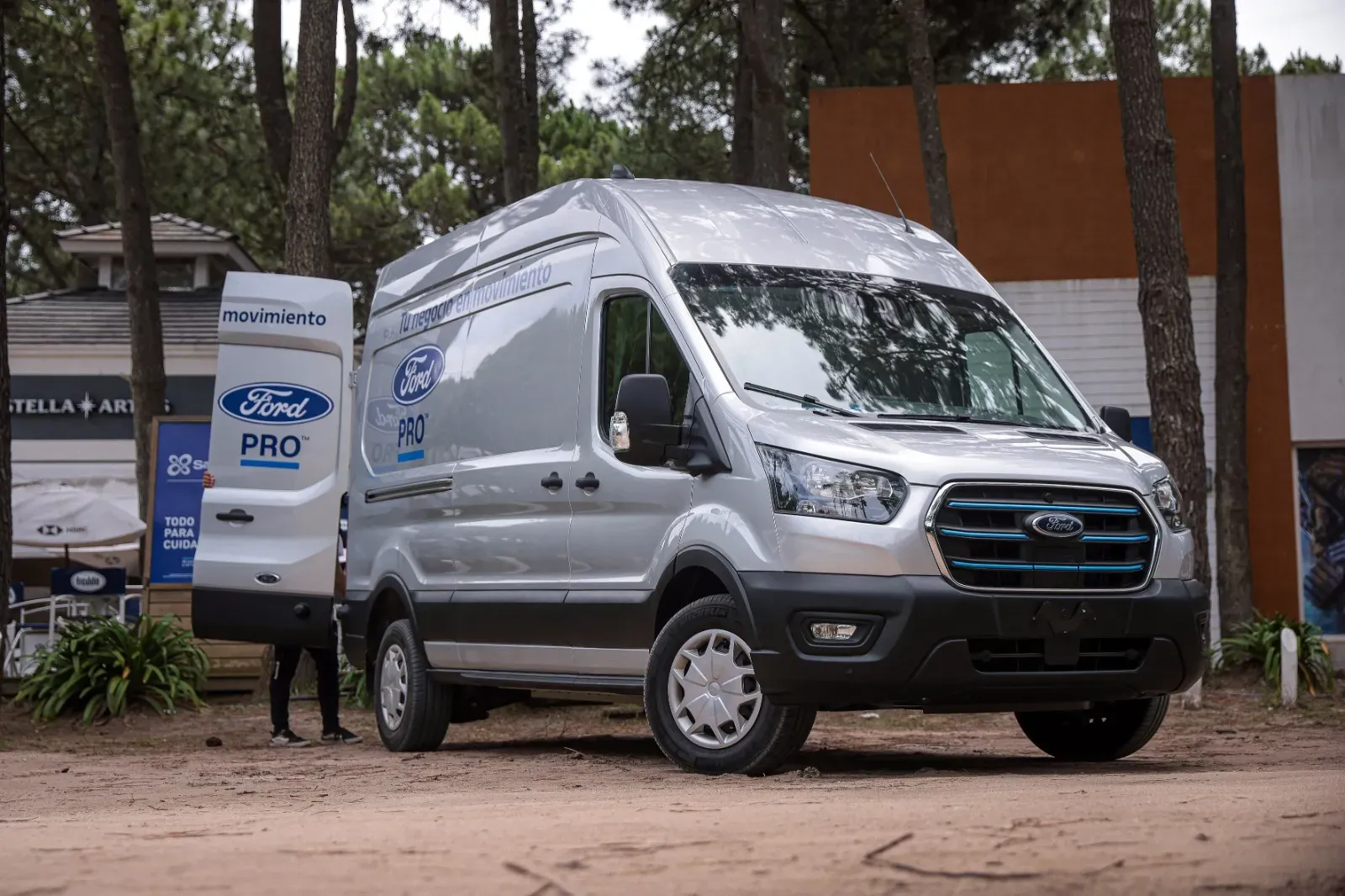 Ford presenta la nueva E-Transit