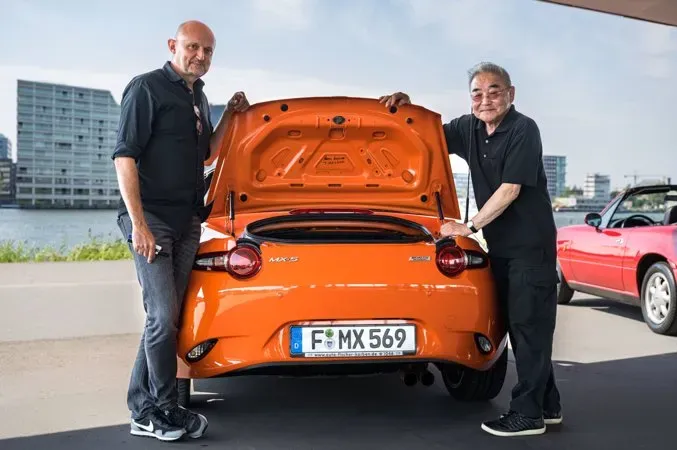 Dos generaciones de diseñadores de Mazda