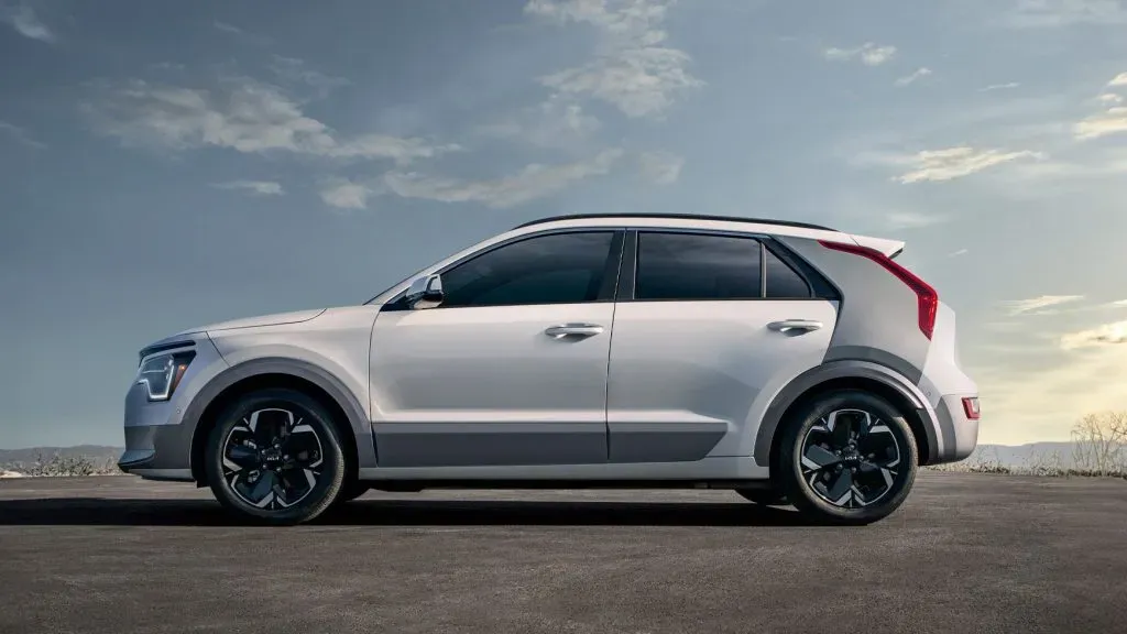 Hyundai Ioniq 6 Coche Blanco Cuatro Puerta Economico En EEUU