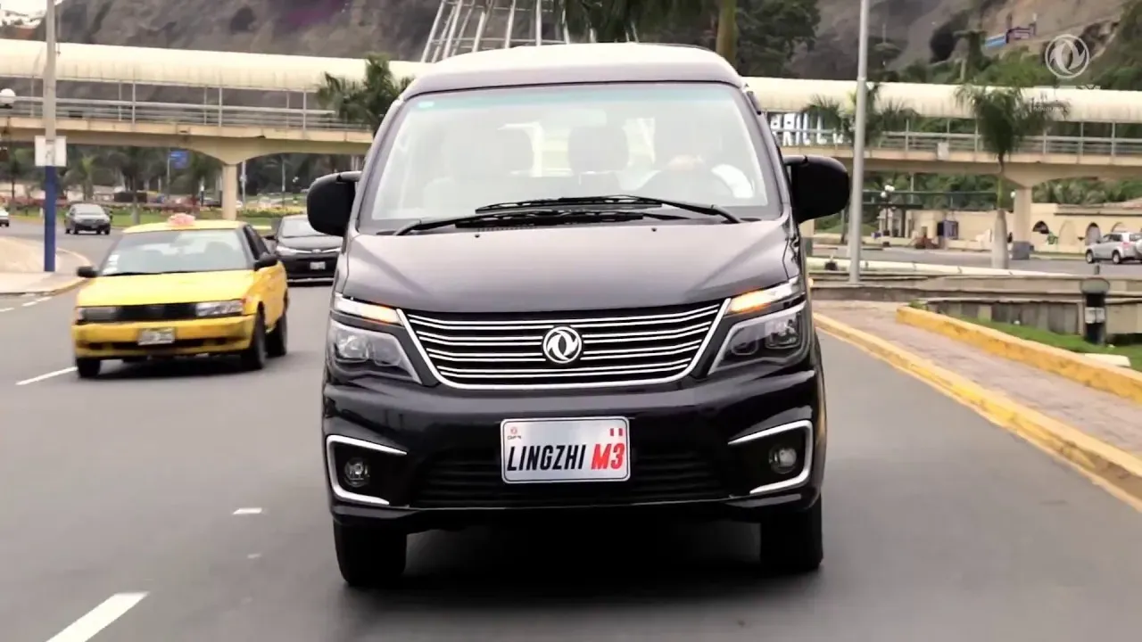 Vehículo Negro Dongfeng M3 2025