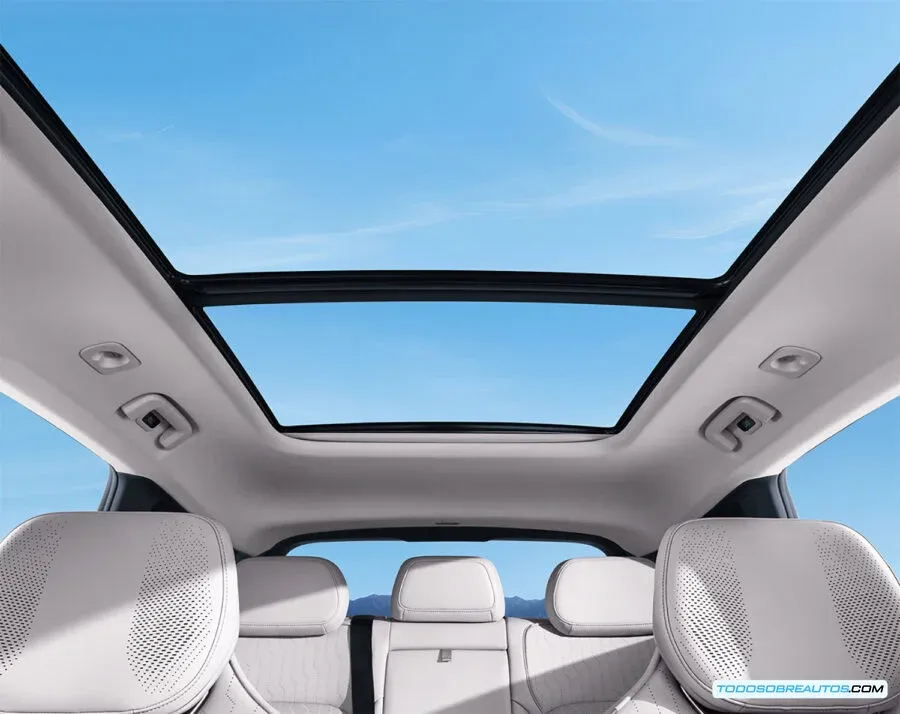 Lynk & Co 08 2026 en ciudad