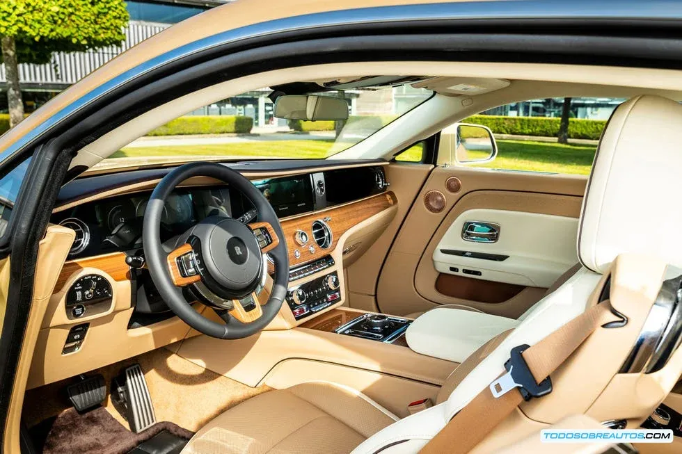 Detalle del color exterior del Rolls-Royce Spectre Bailey