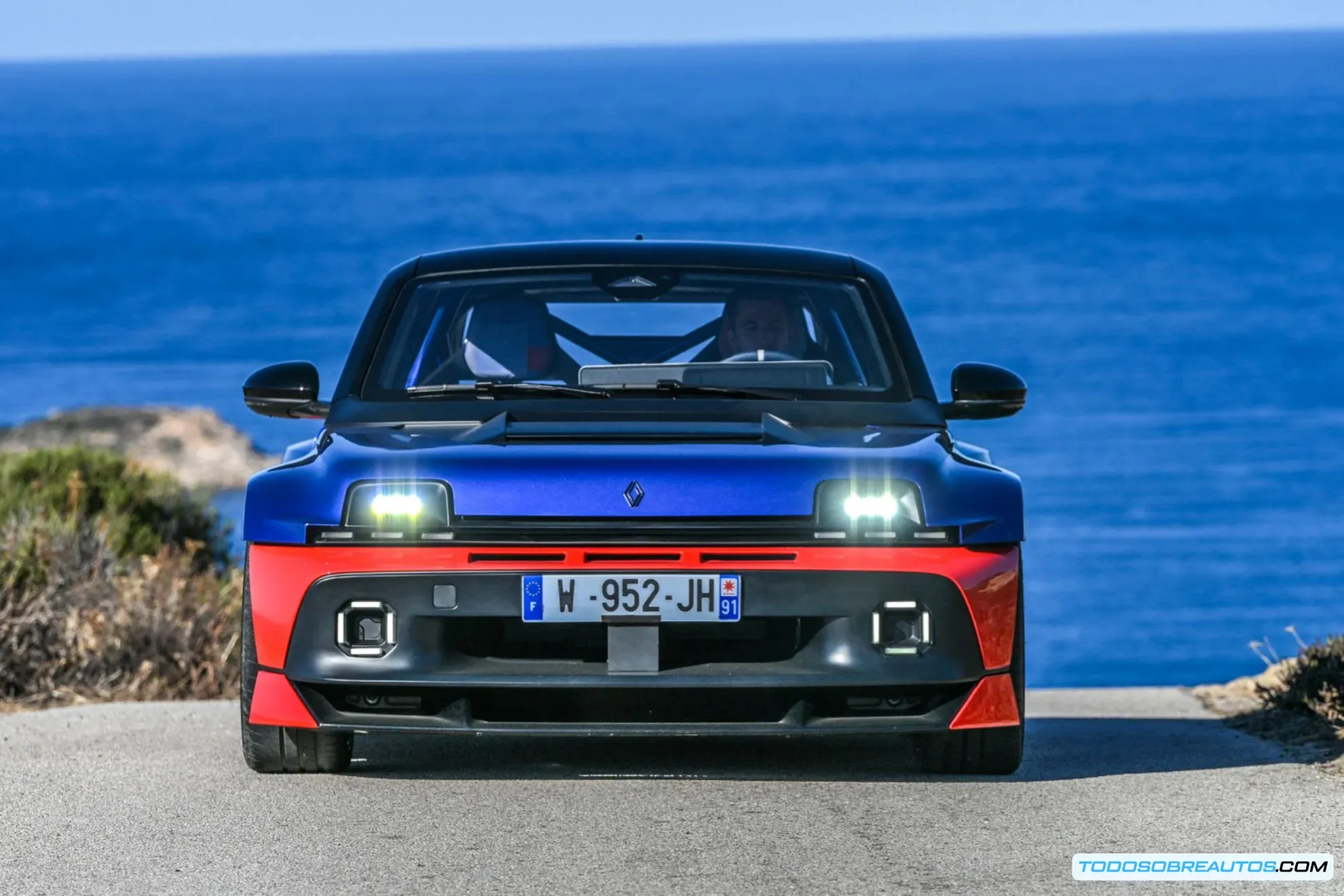 Renault 5 Turbo original y Renault 5 Turbo 3E juntos.